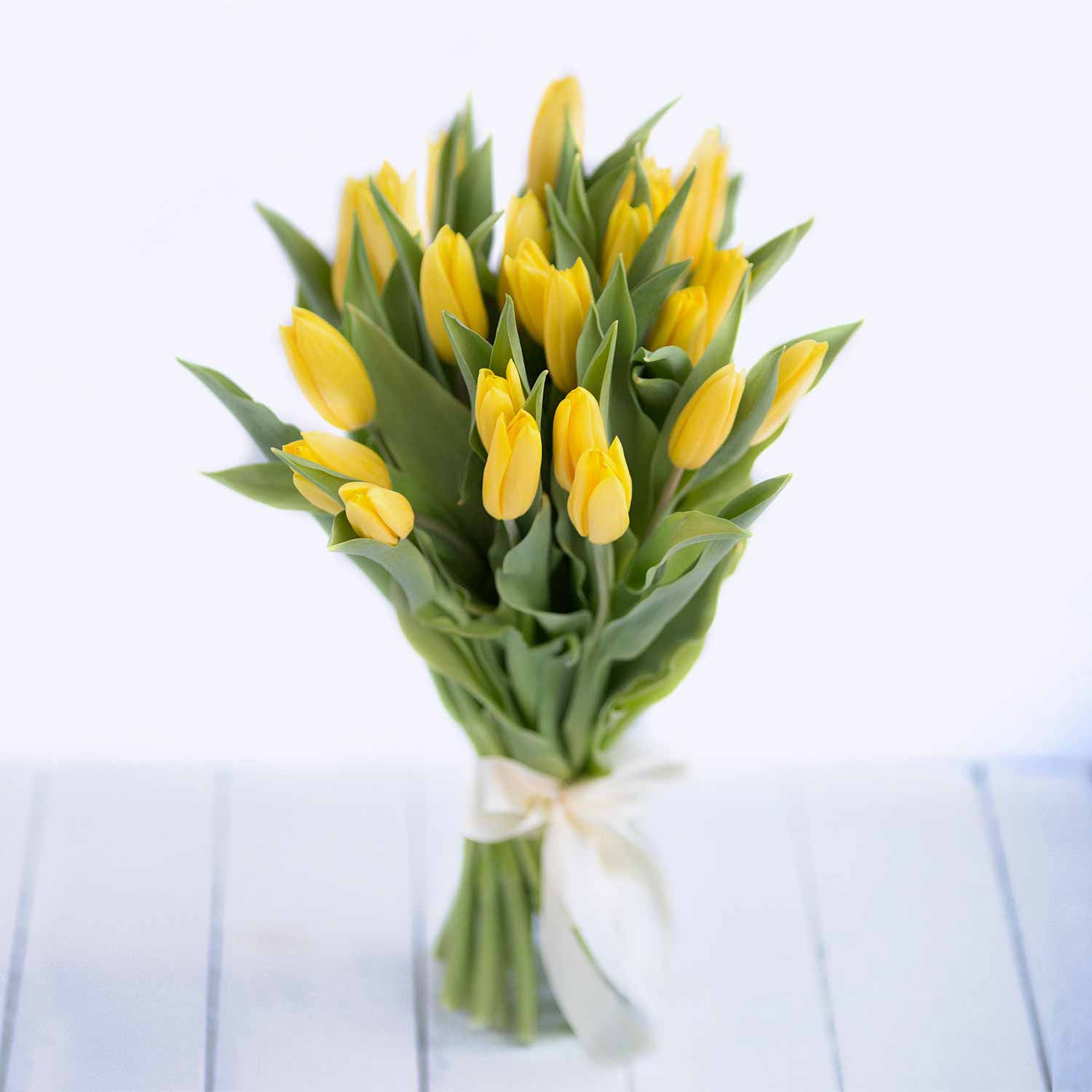Букет из 21 желтых тюльпанов - Купить цветы