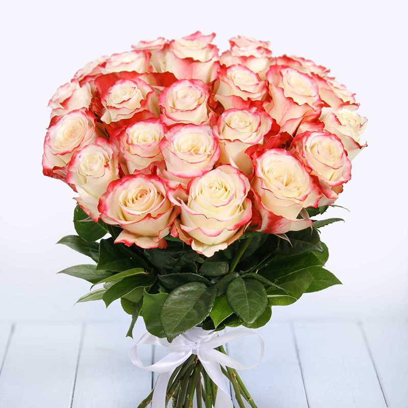Недорогие букеты. 25 роз Свитнесс - Купить цветы