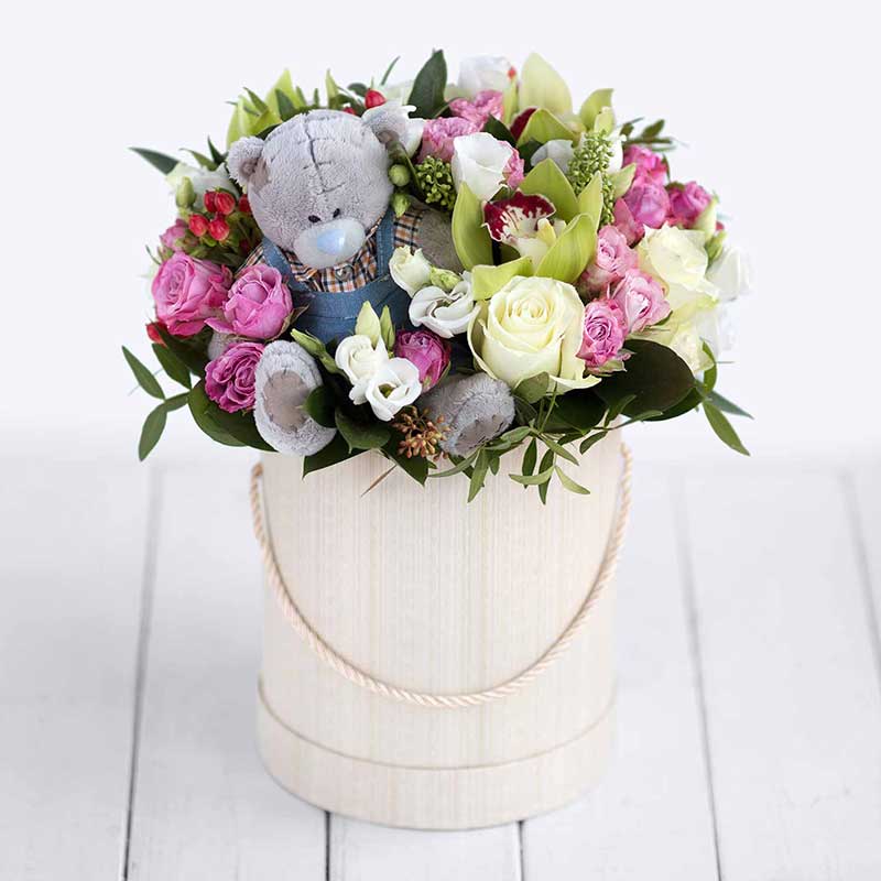 Доставка цветов в Москве. Букет цветов Ля Тедди в шляпной коробке - Купить цветы.