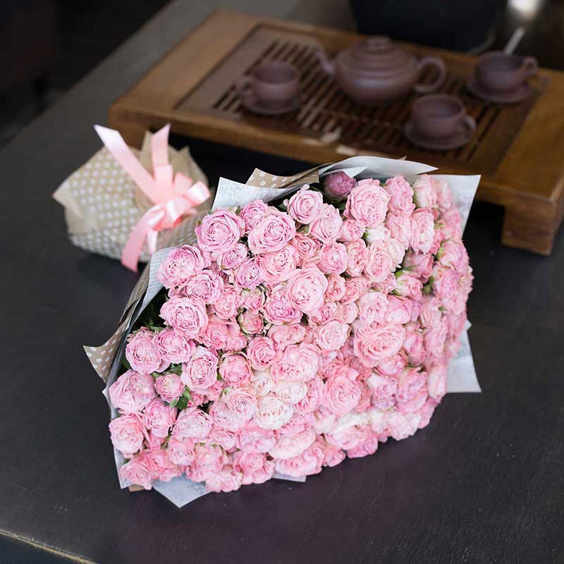 Цветы. Кустовая пионовидная роза Мадам Бомбастик 51 шт - Купить цветы