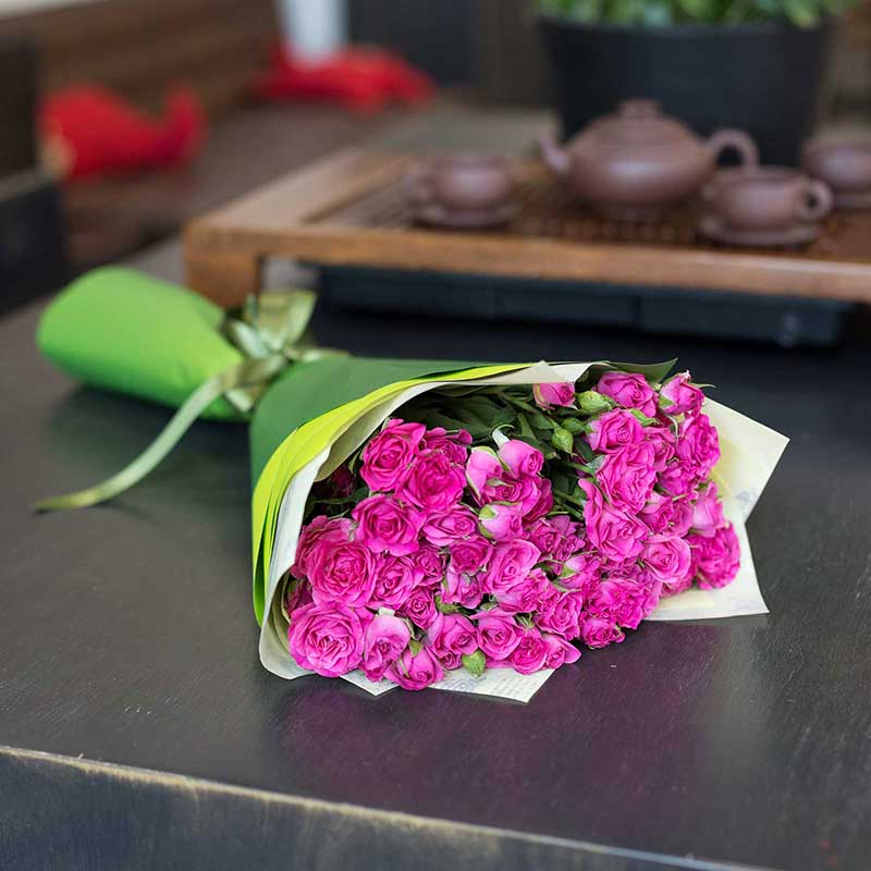 Недорогие букеты. Кустовая роза Лиана 50/60 см 15 шт - Купить цветы