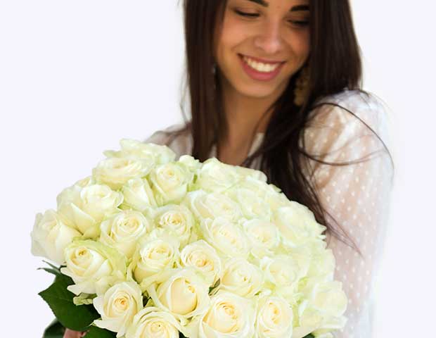 Белые розы Аваланш 60 см поштучно. Количество роз в букете.