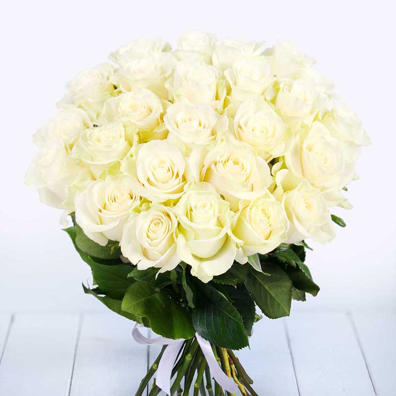 Белые розы. 25 роз Мондиаль 60 см - Купить цветы