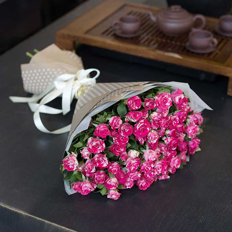 Недорогие букеты. Кустовая роза Файер Воркс 50/60 см 15 шт - Купить цветы