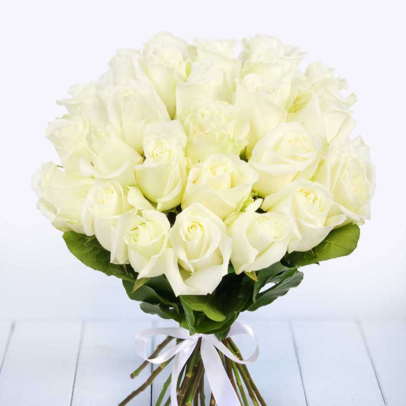 Недорогие букеты. 25 роз Вайт Шоколад 60 см - Купить цветы