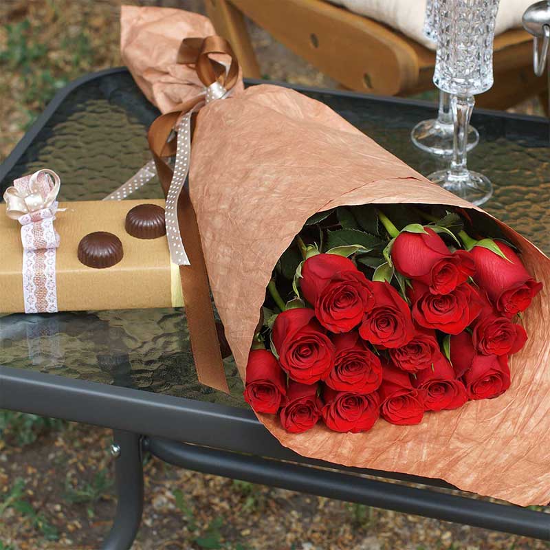 Красные розы. Красные розы с шоколадом - Купить цветы