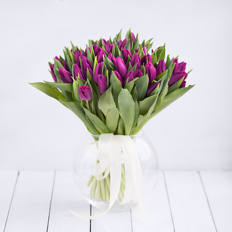Тюльпаны. Букет из 45 фиолетовых тюльпанов - Купить цветы