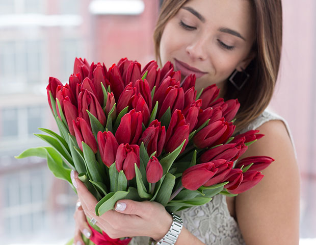 Красные тюльпаны поштучно. Язык цветов - Красные тюльпаны.