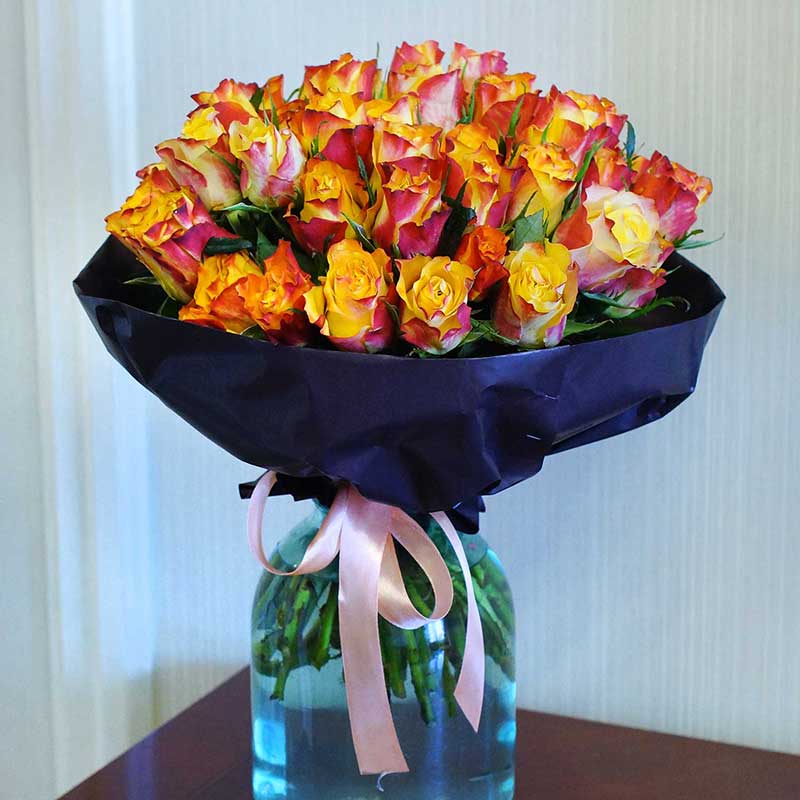 Розы поштучно. 51 кенийская роза Даун Таун 40 см - Купить цветы
