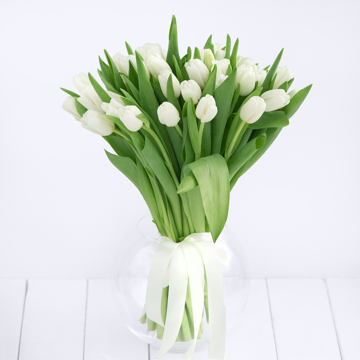 Букет из 35 белых тюльпанов - Купить цветы