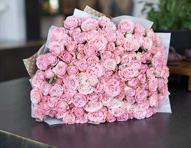 Кустовая пионовидная роза Мадам Бомбастик 51 шт. Повод подарить кенийские розы «Мадам Бомбастик».