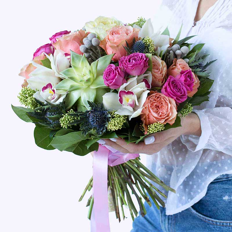 Доставка цветов в Москве. Букет цветов Кахала в упаковке - Купить цветы.