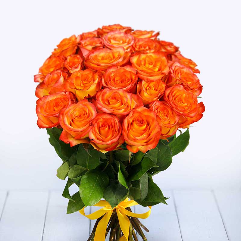 Недорогие букеты. 25 роз Хайт Интенз - Купить цветы