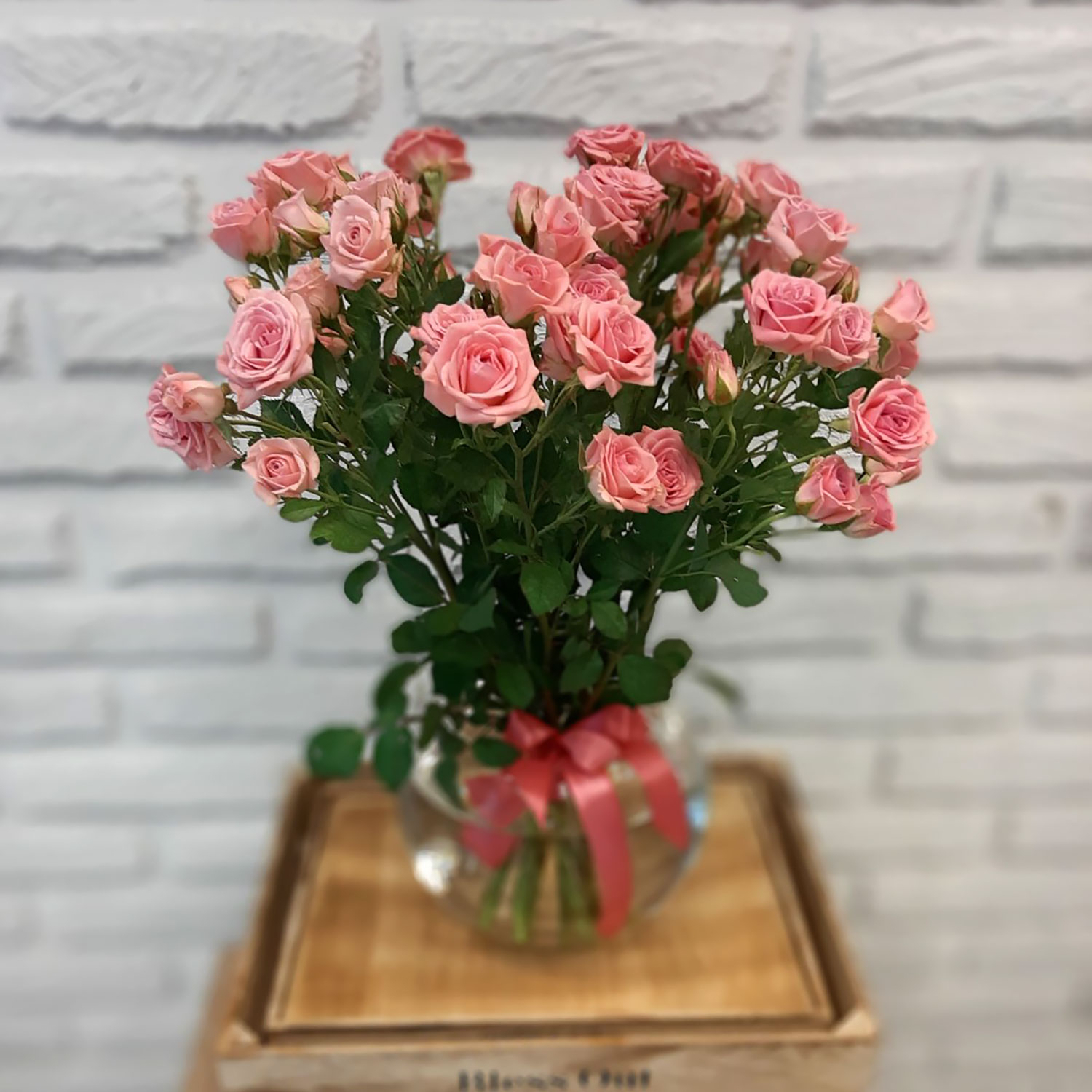 Розы поштучно. Букет из 11 розовых кустовых роз Одилия - Купить цветы