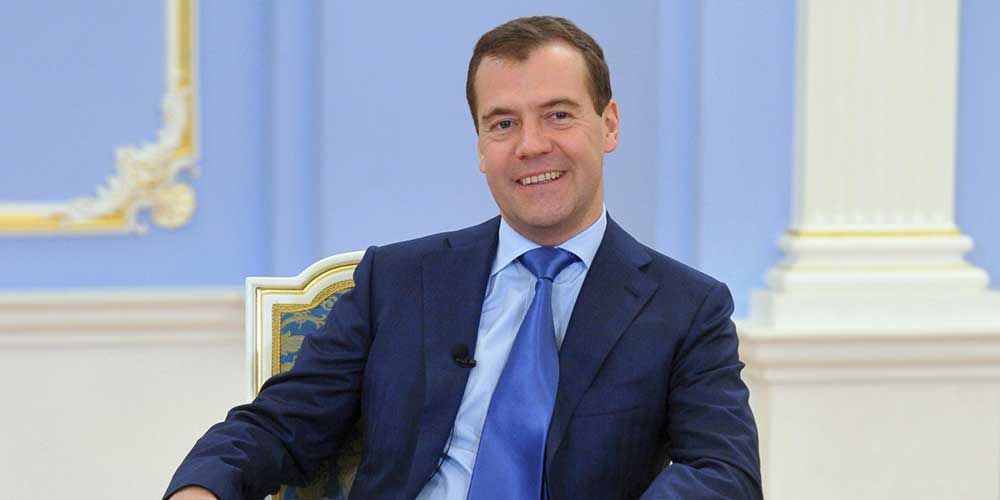 Медведев поздравил учителей с профессиональным праздником 
