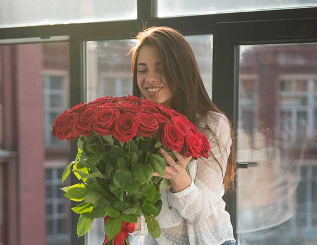 Красные розы Ред Наоми 60 см поштучно. Язык цветов.