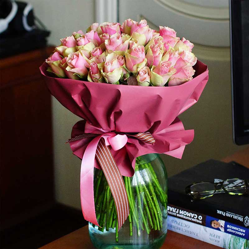 Розовые розы. 51 кенийская роза Белла Роза 40 см - Купить цветы