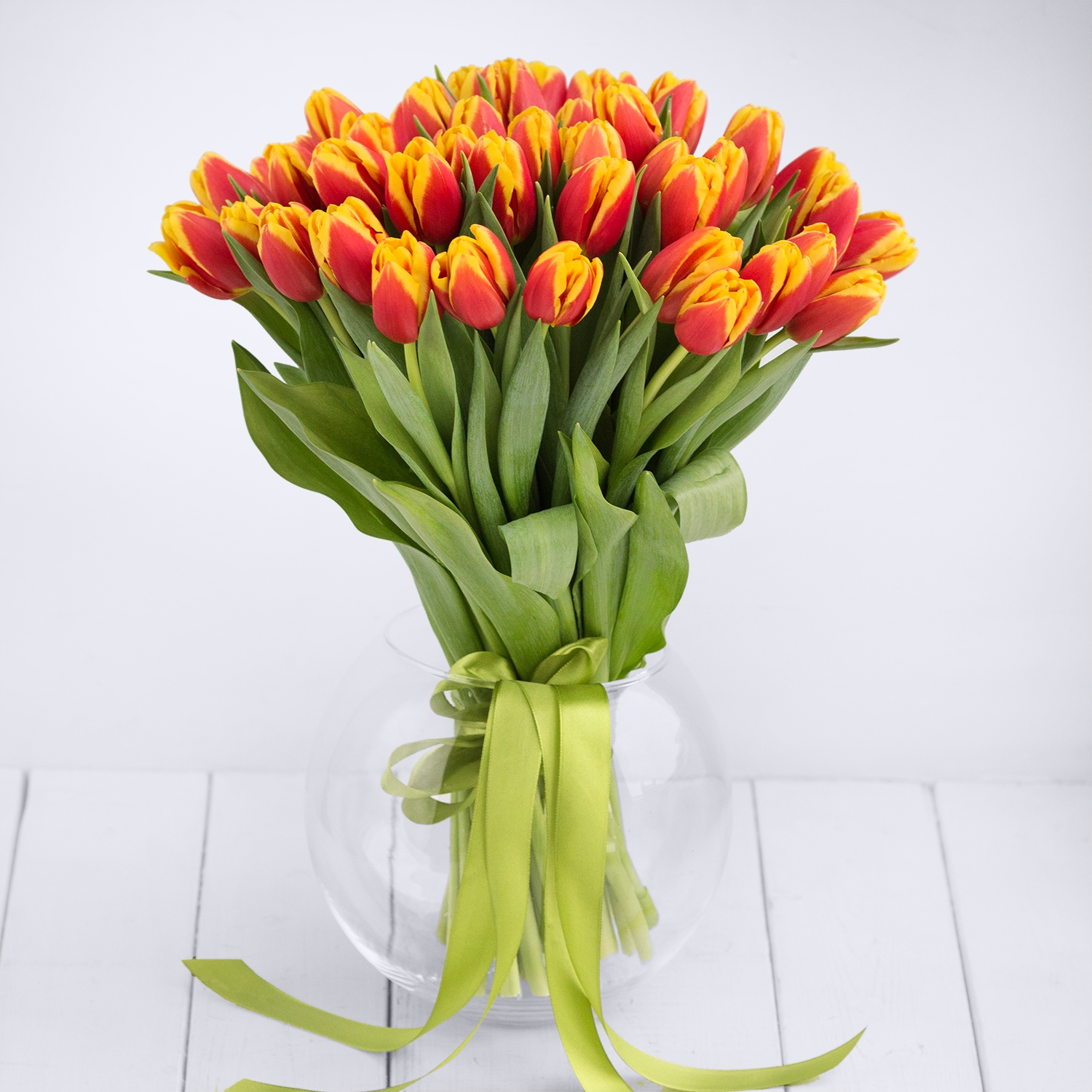 Букет из 45 красно-желтых тюльпанов - Купить цветы