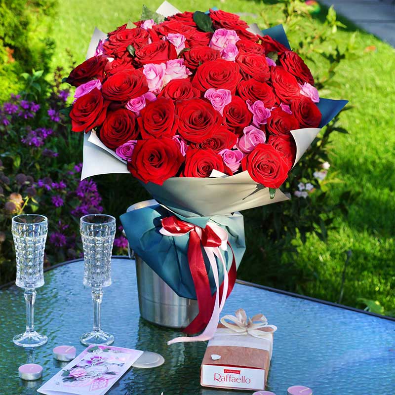 Розы поштучно. 51 красная и розовая роза 60 см - Купить цветы