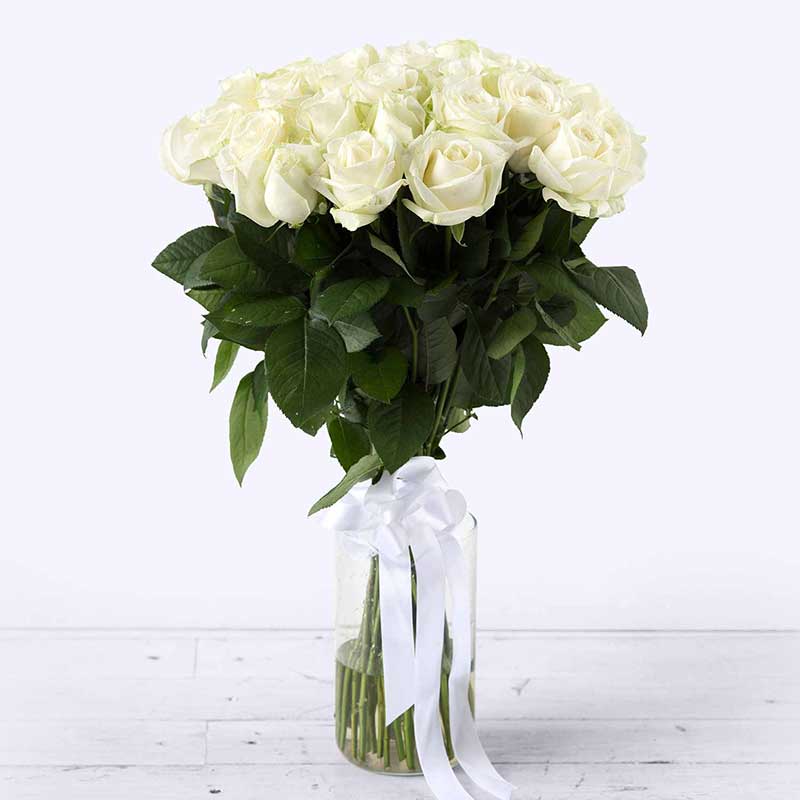 Доставка цветов в Москве. Белые розы Аваланш 60 см поштучно - Купить цветы.