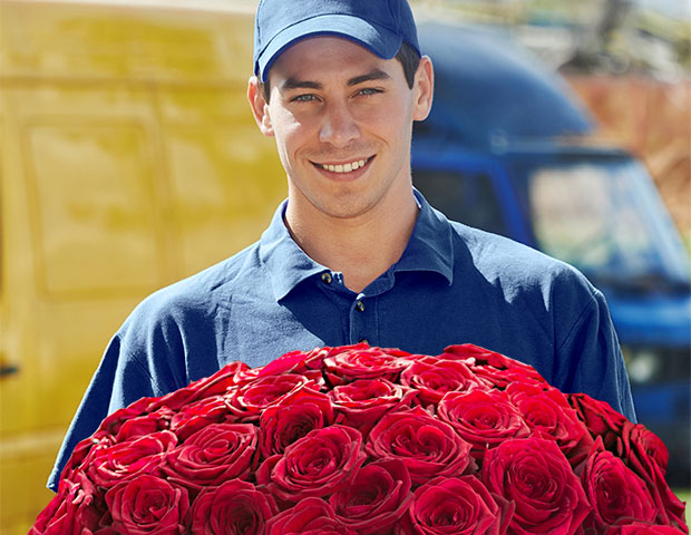 101 красная и розовая роза 60 см. Бережное хранение, быстрая бесплатная доставка.